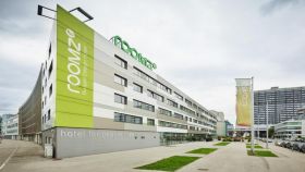 Roomz Vienna Superior или подобен